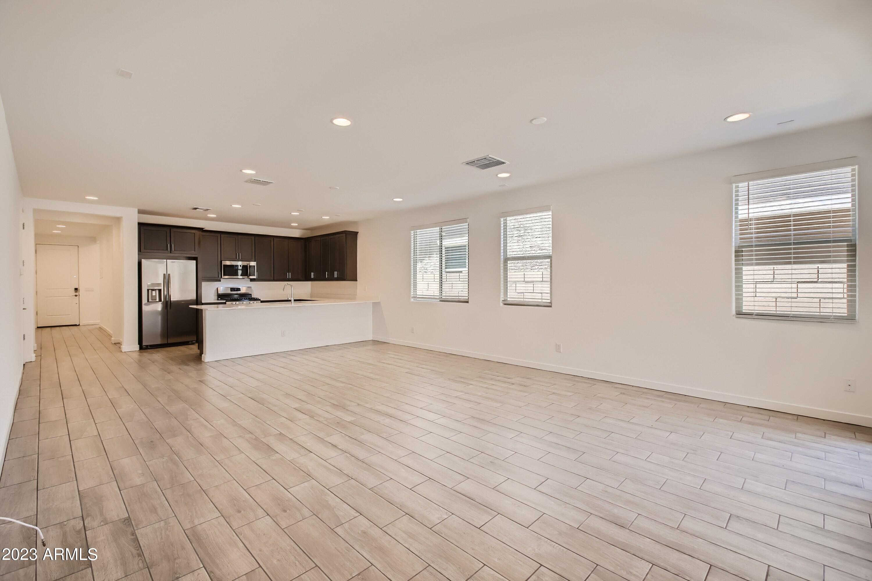 2104 W SLEEPY RANCH Road