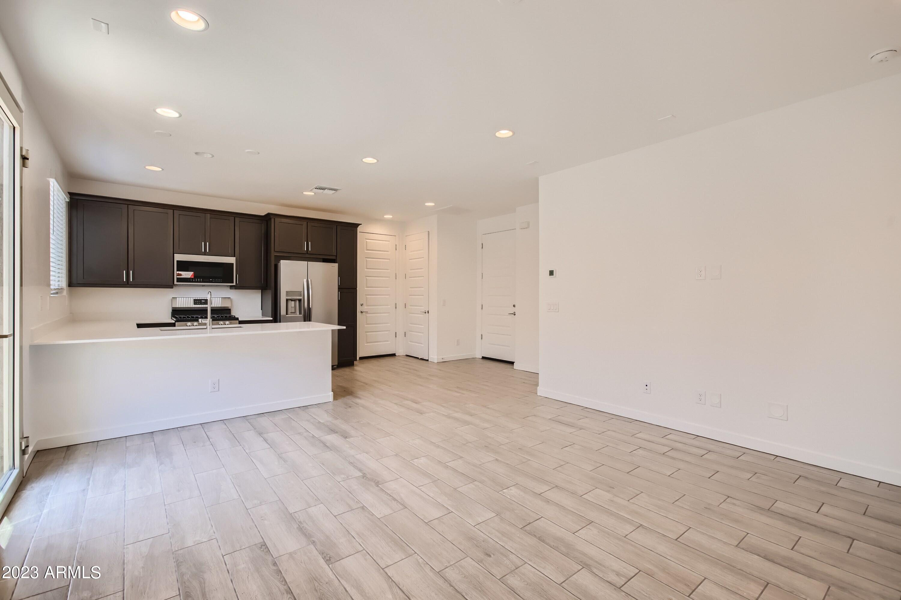 2104 W SLEEPY RANCH Road