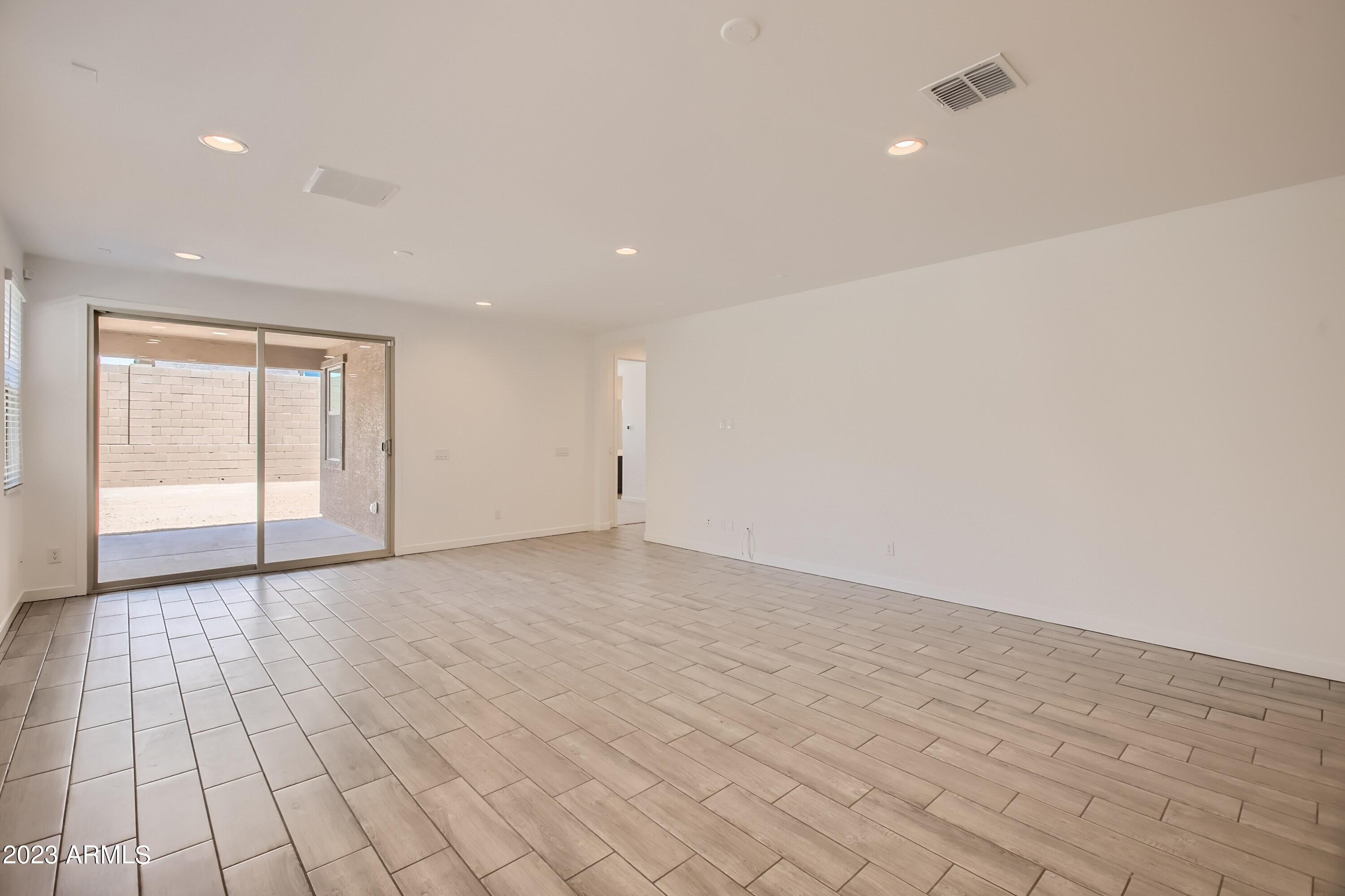 2104 W SLEEPY RANCH Road