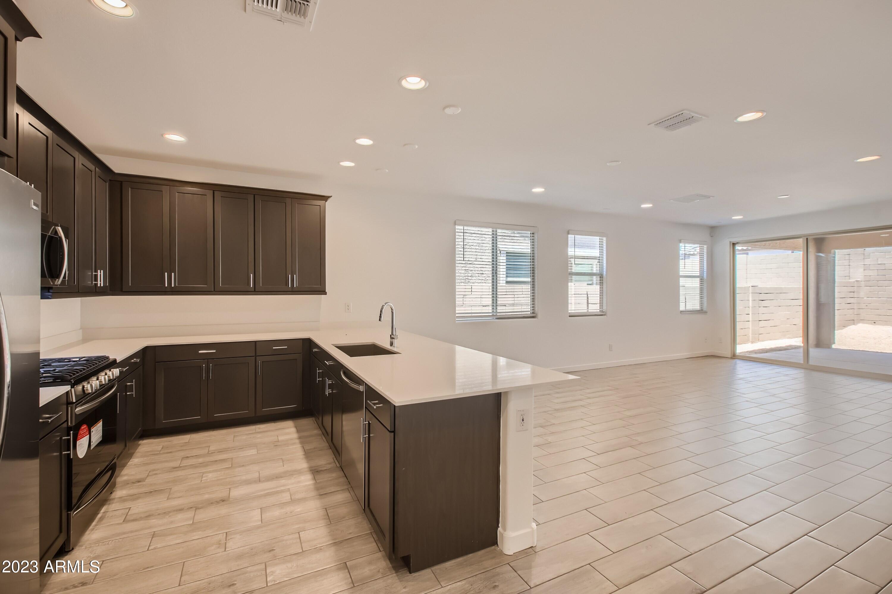 2104 W SLEEPY RANCH Road