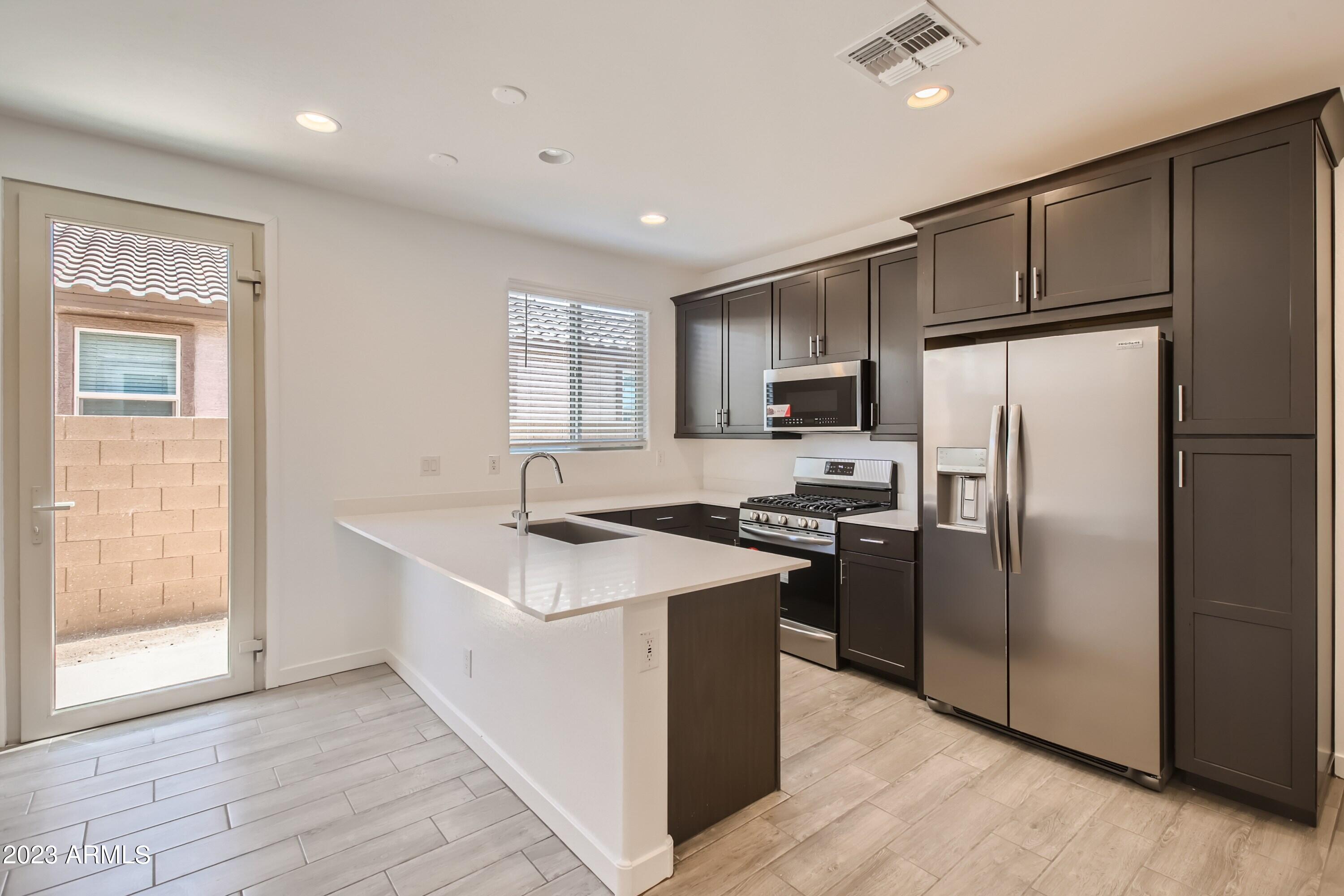 2104 W SLEEPY RANCH Road