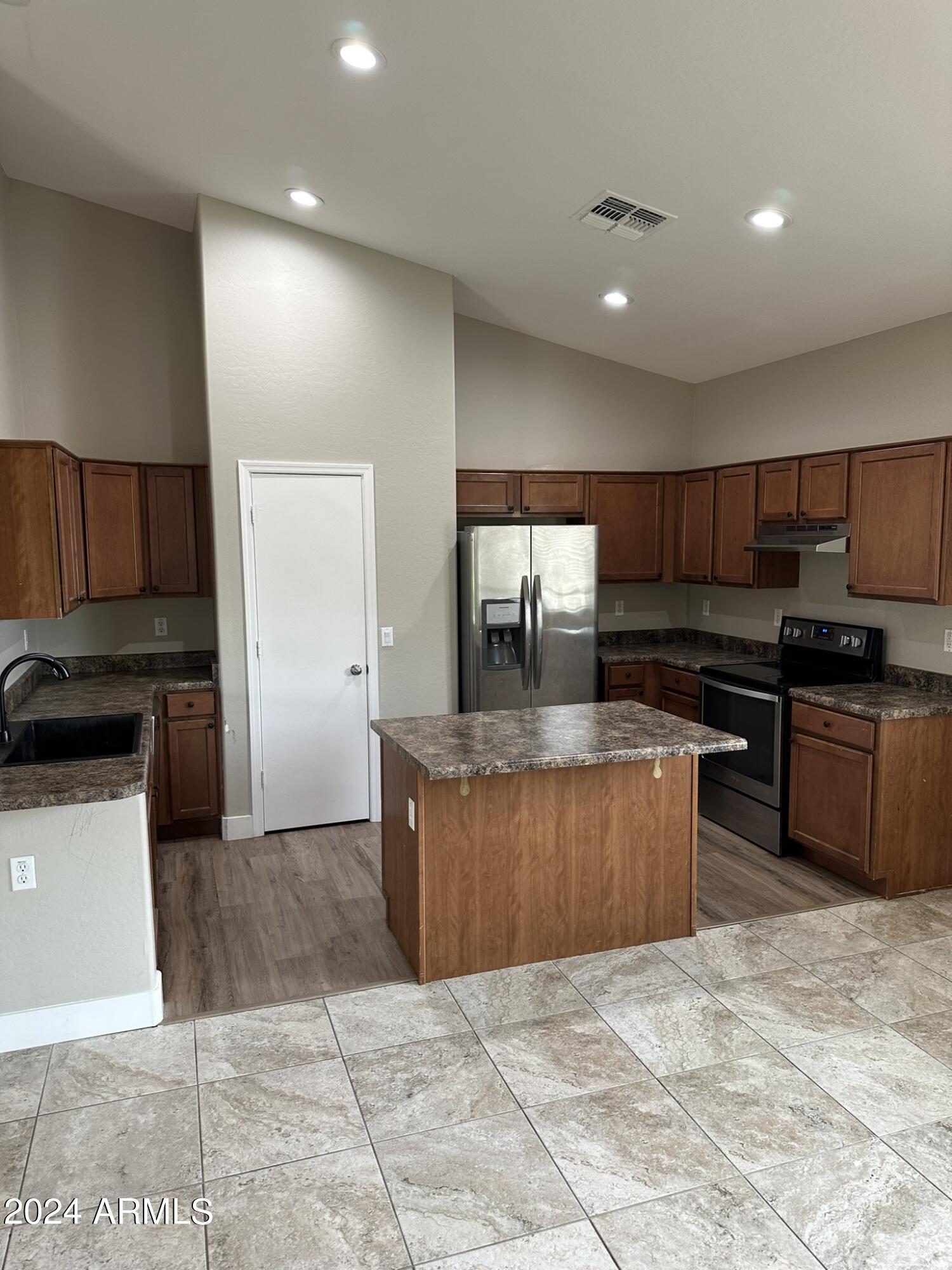 1788 E DESERT BREEZE Place