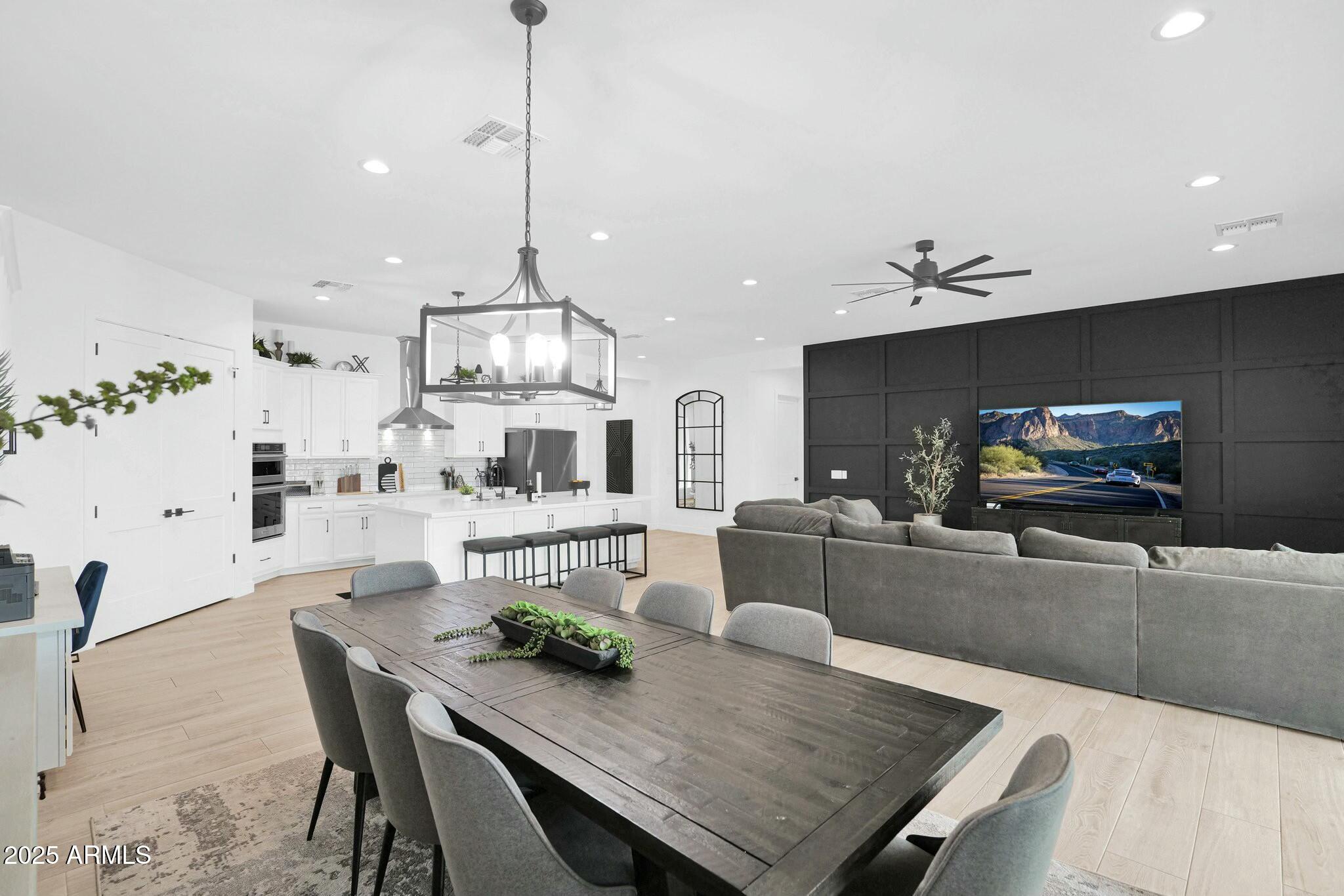3588 W New Life Lane