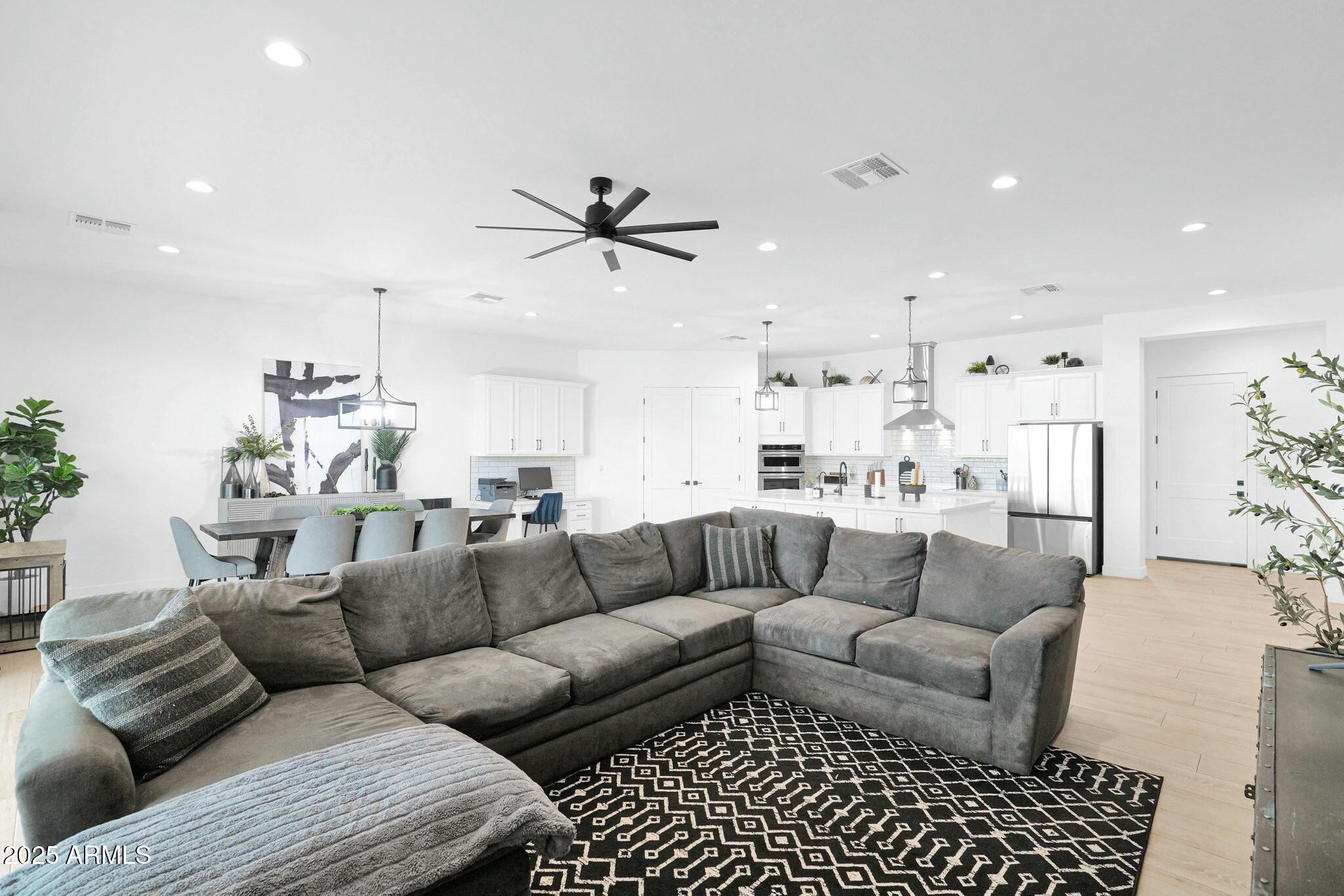 3588 W New Life Lane