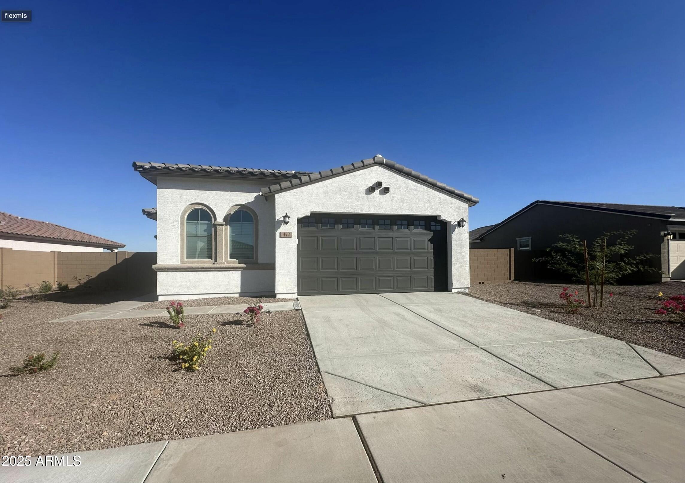 472 E DIAMOND Drive