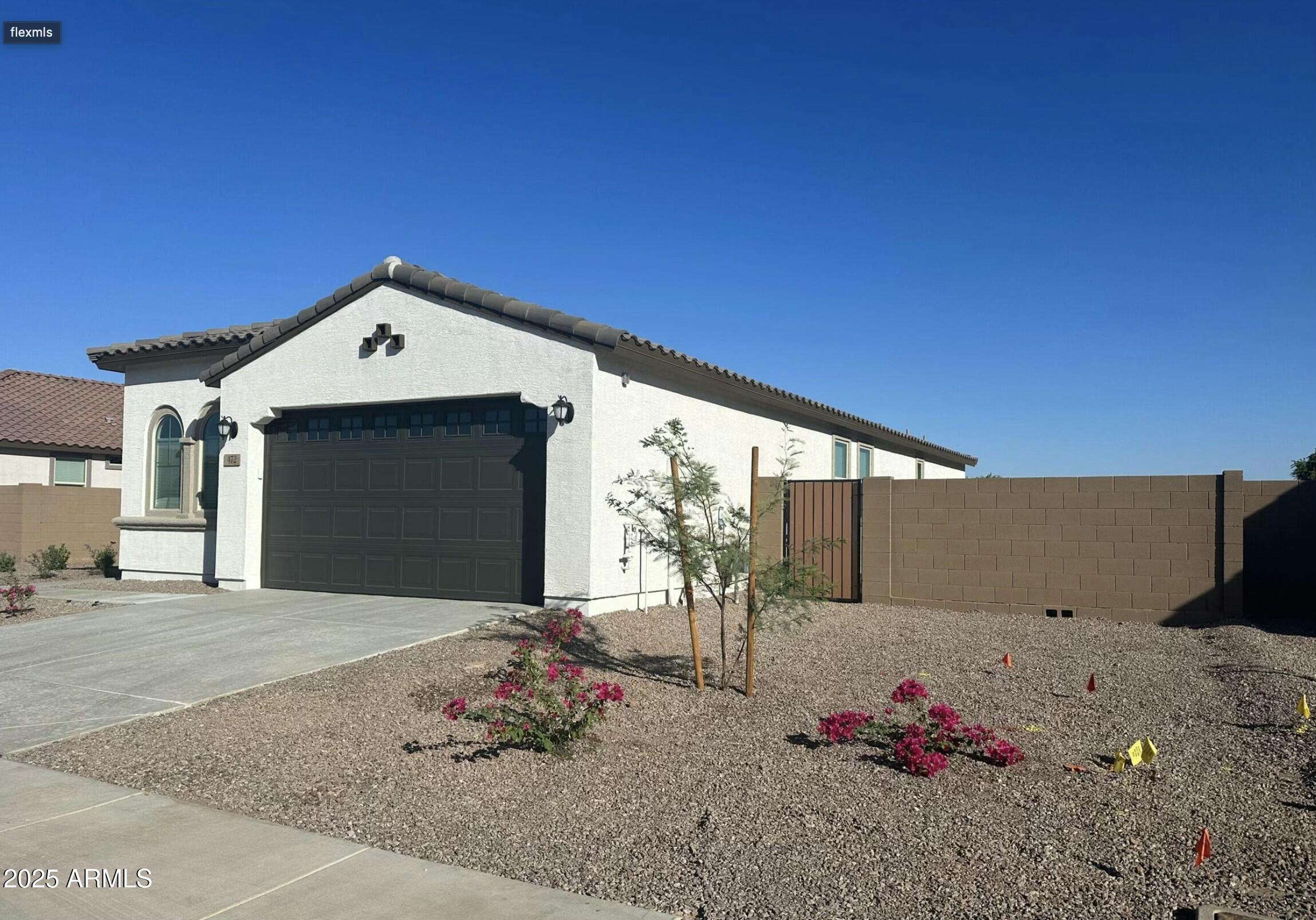 472 E DIAMOND Drive