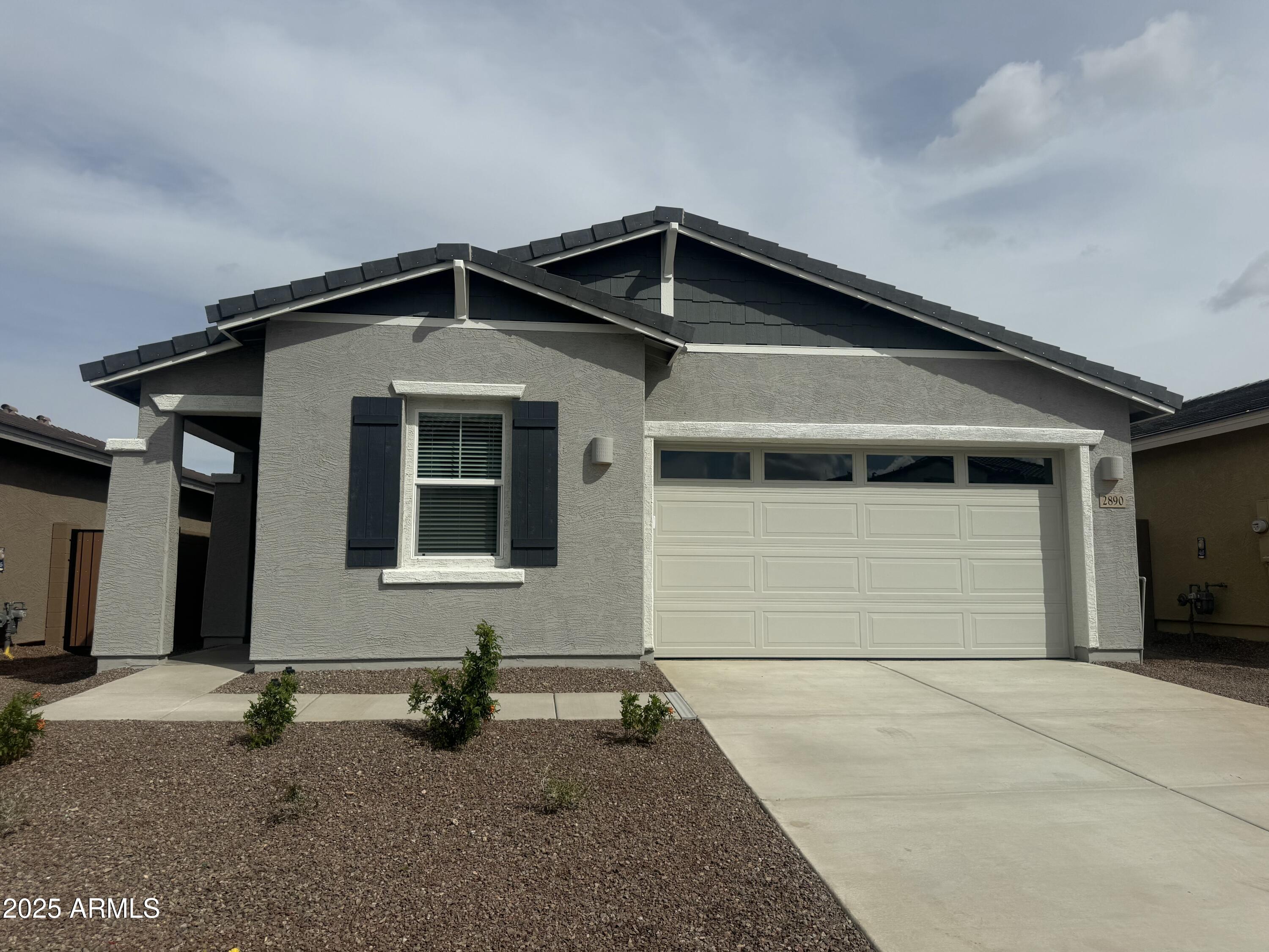 2890 E FRONTIERSMAN Lane