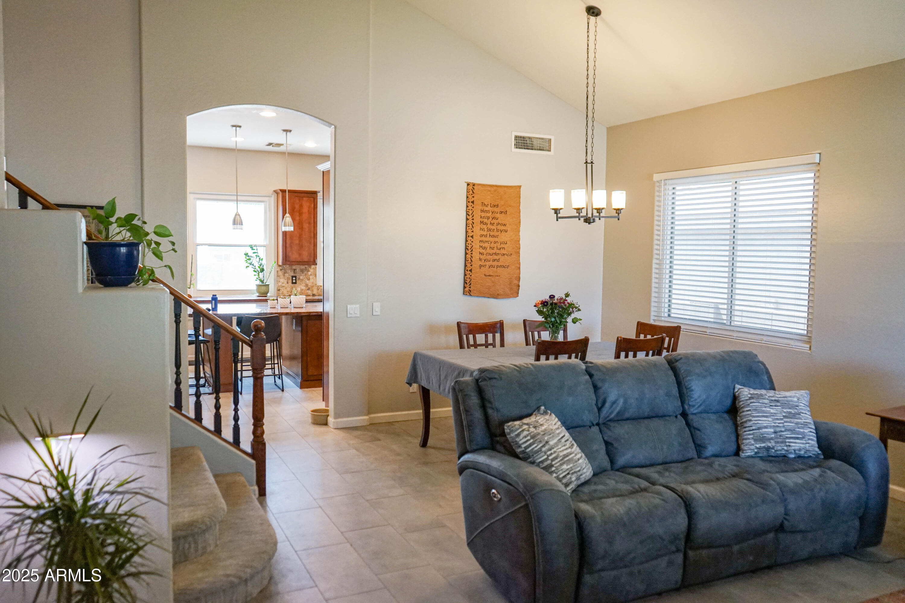 2541 E STOTTLER Drive