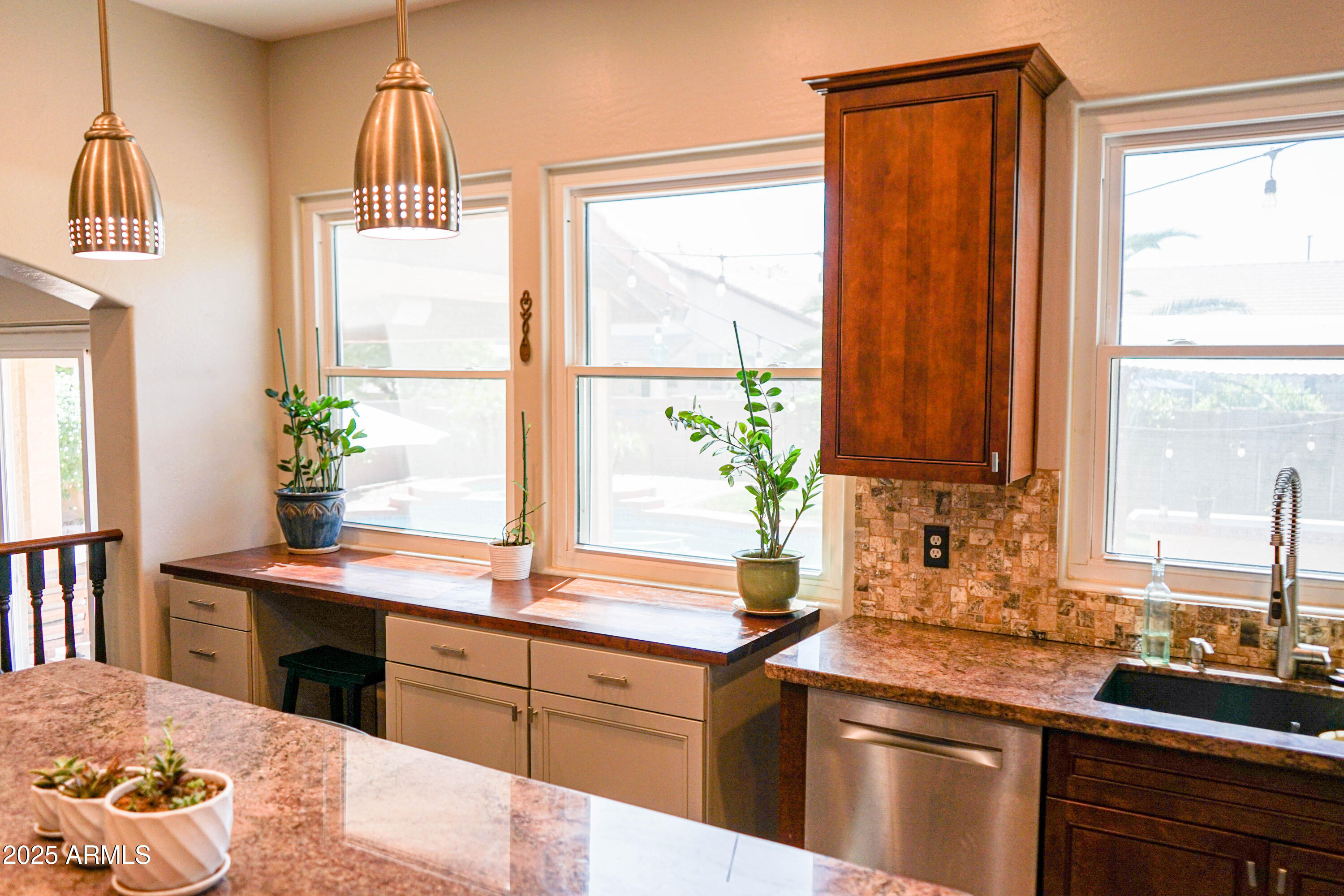 2541 E STOTTLER Drive