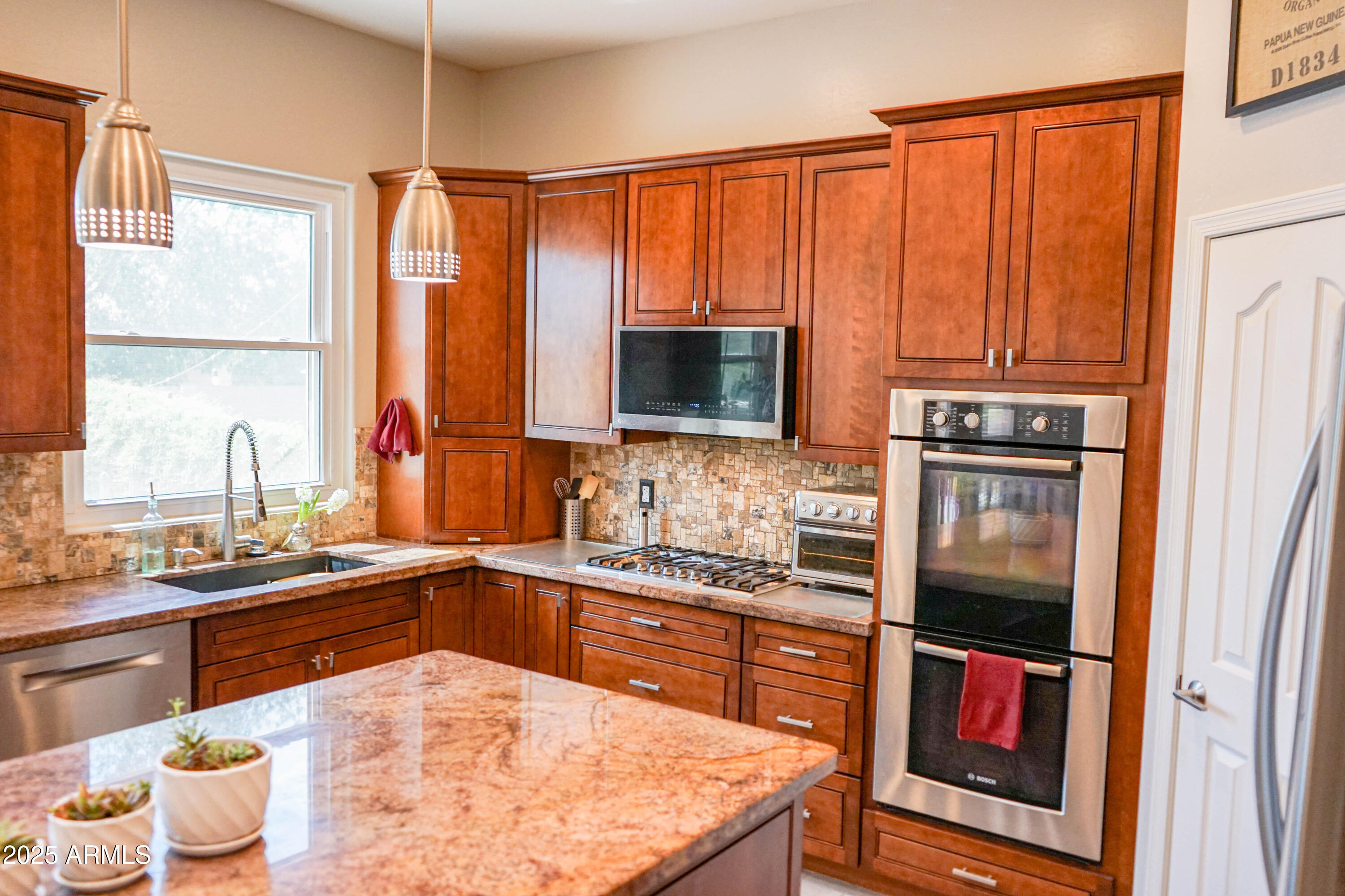 2541 E STOTTLER Drive