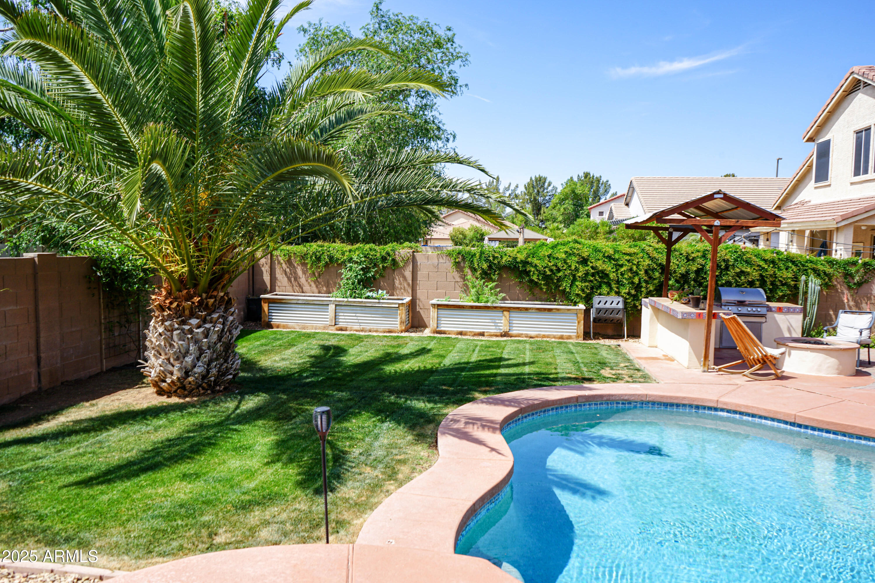 2541 E STOTTLER Drive