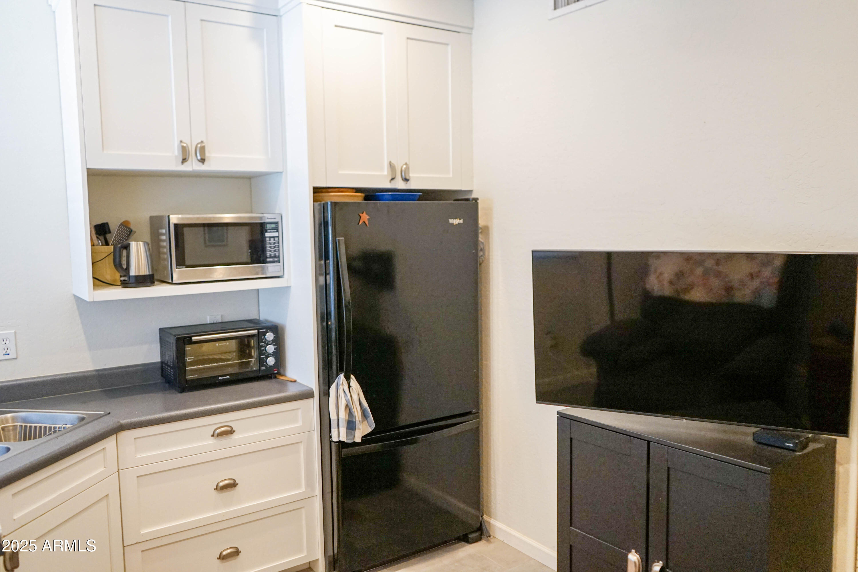 2541 E STOTTLER Drive