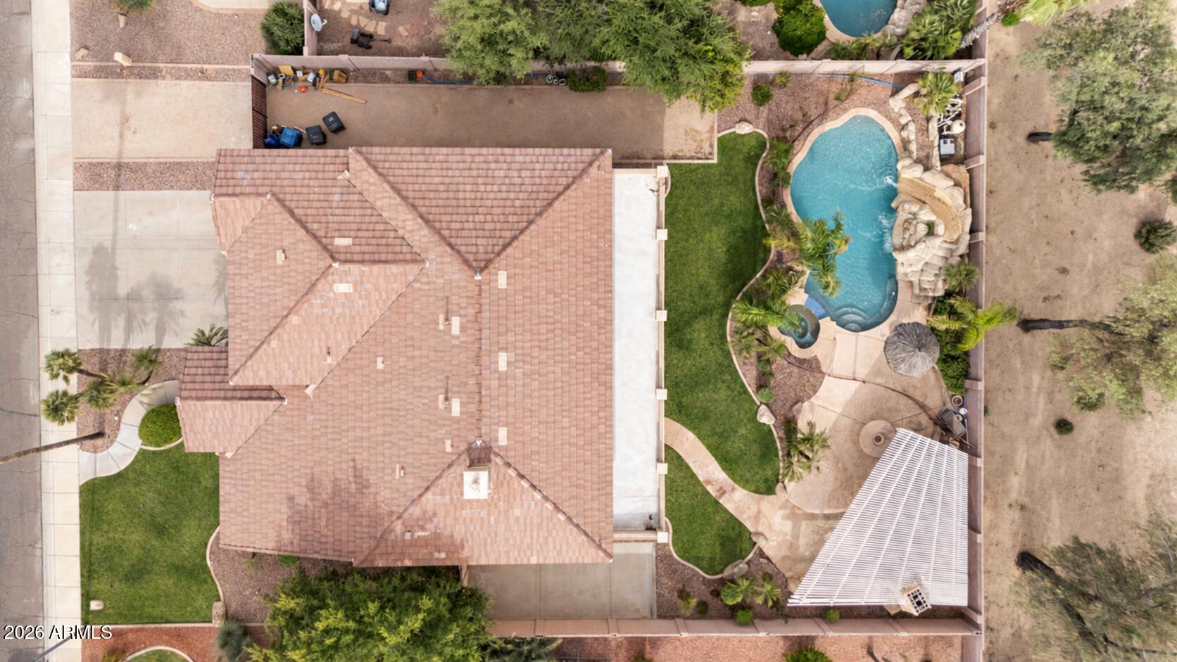 935 E SAN CARLOS Way