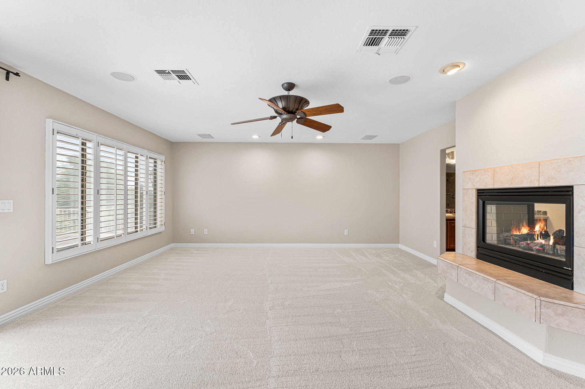 935 E SAN CARLOS Way