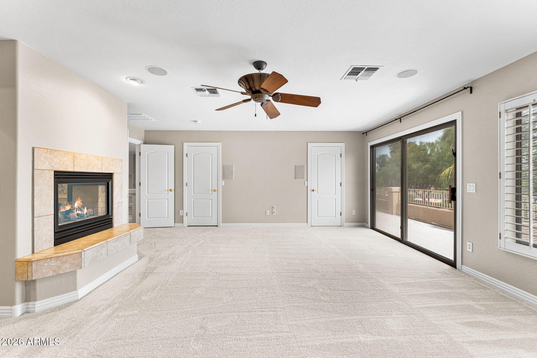935 E SAN CARLOS Way