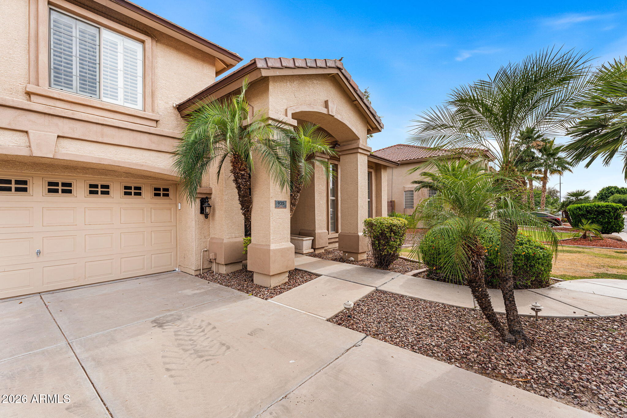 935 E SAN CARLOS Way