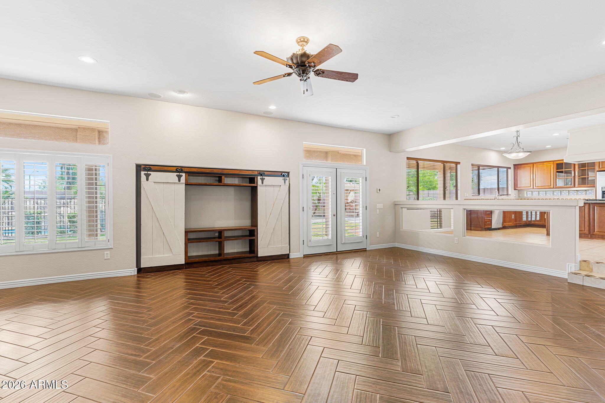 935 E SAN CARLOS Way