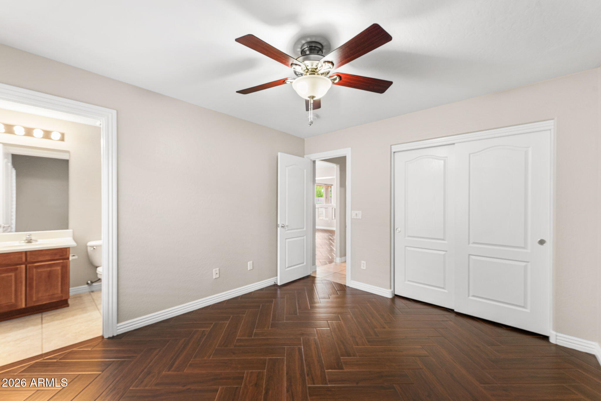 935 E SAN CARLOS Way