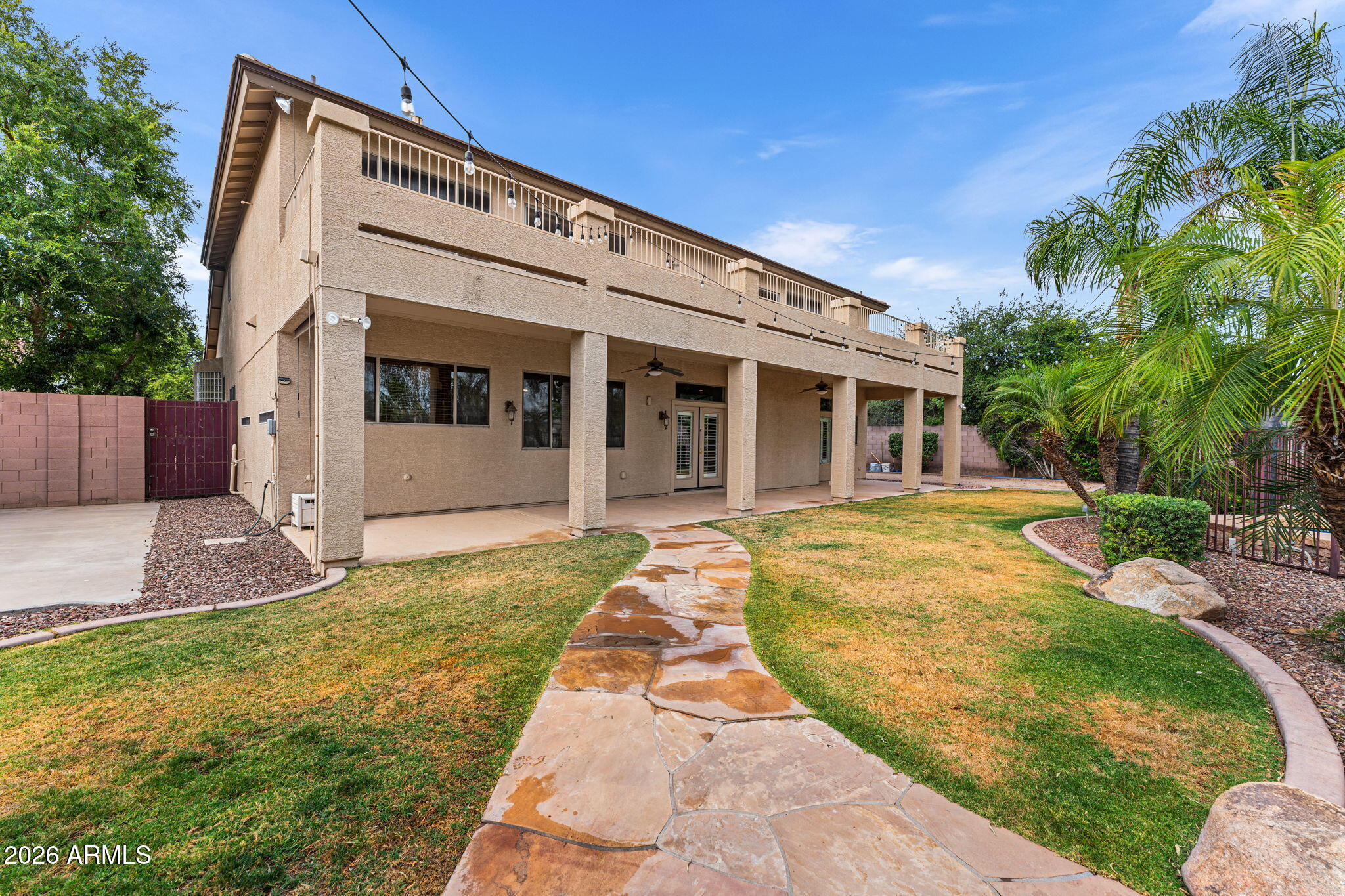 935 E SAN CARLOS Way