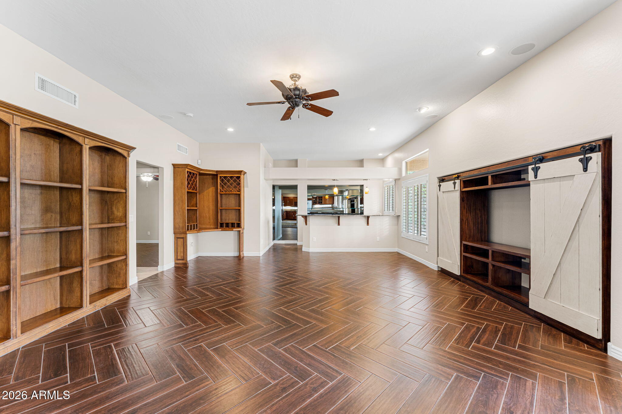 935 E SAN CARLOS Way