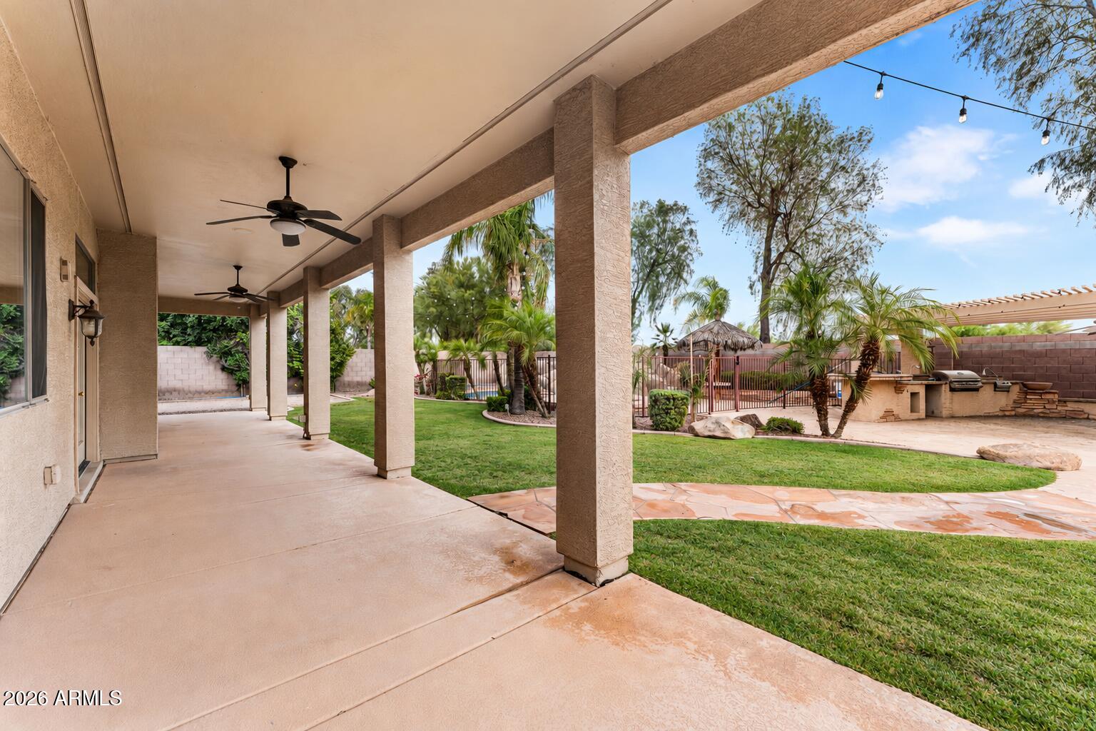935 E SAN CARLOS Way