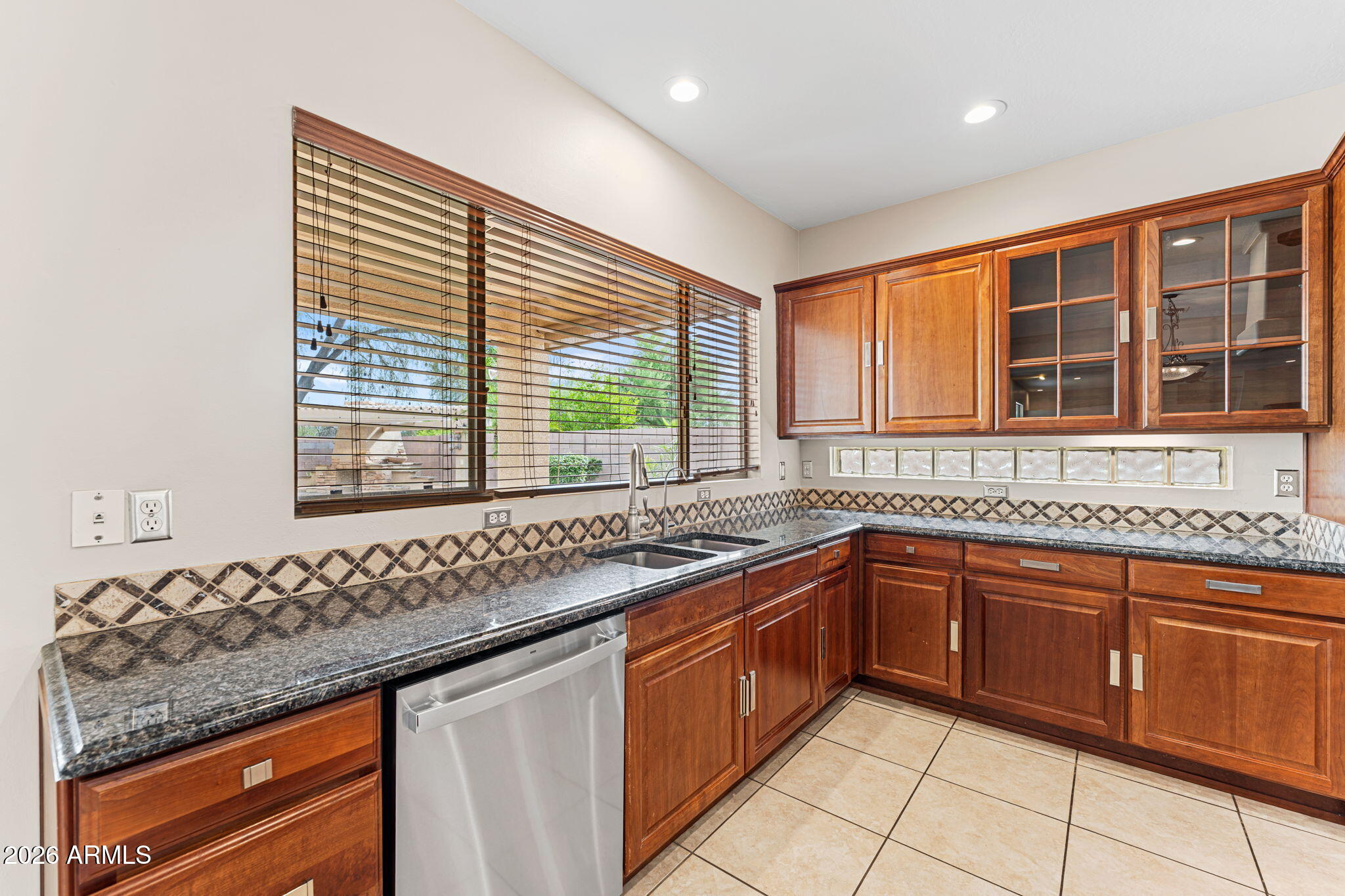 935 E SAN CARLOS Way
