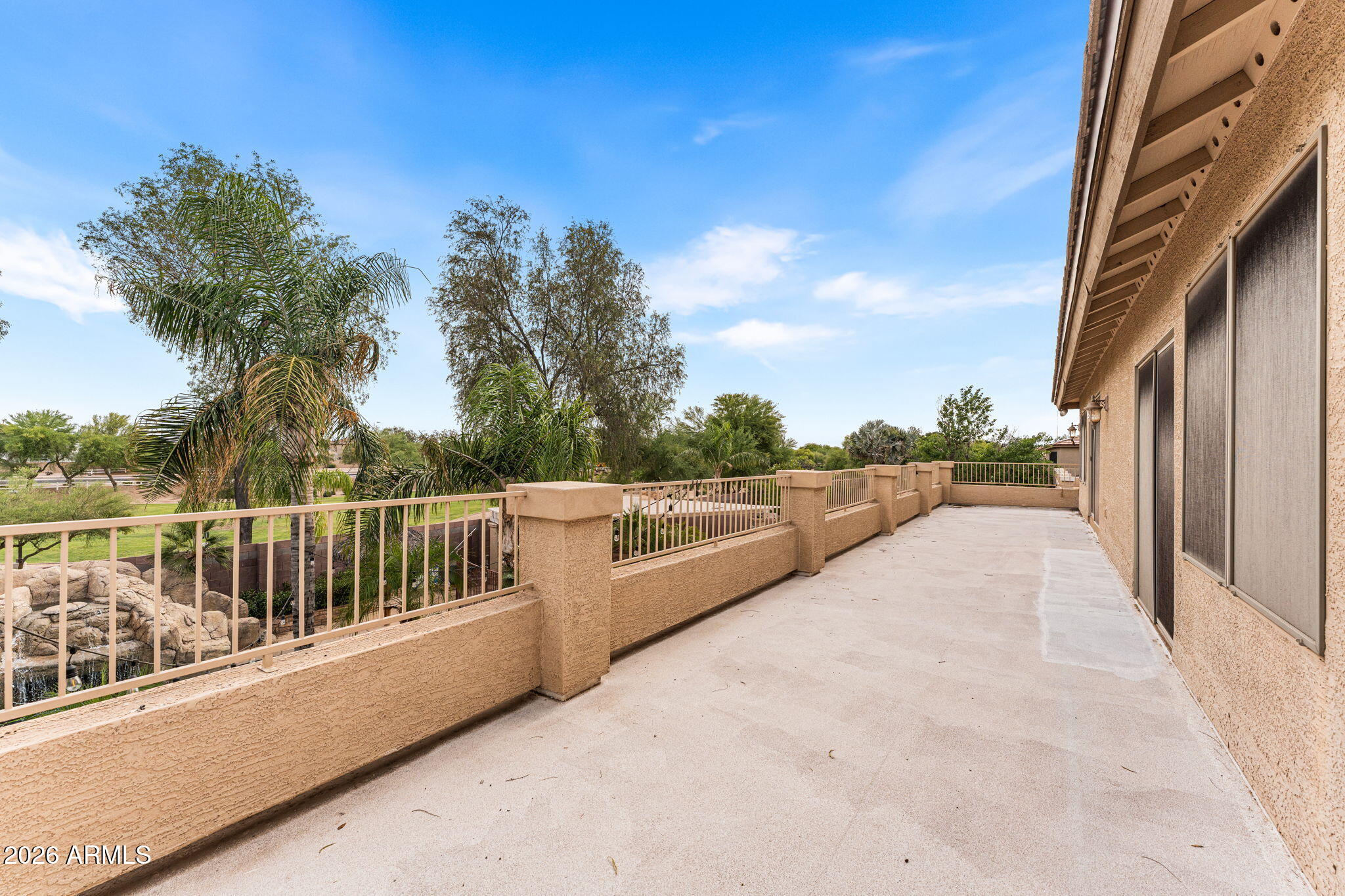 935 E SAN CARLOS Way