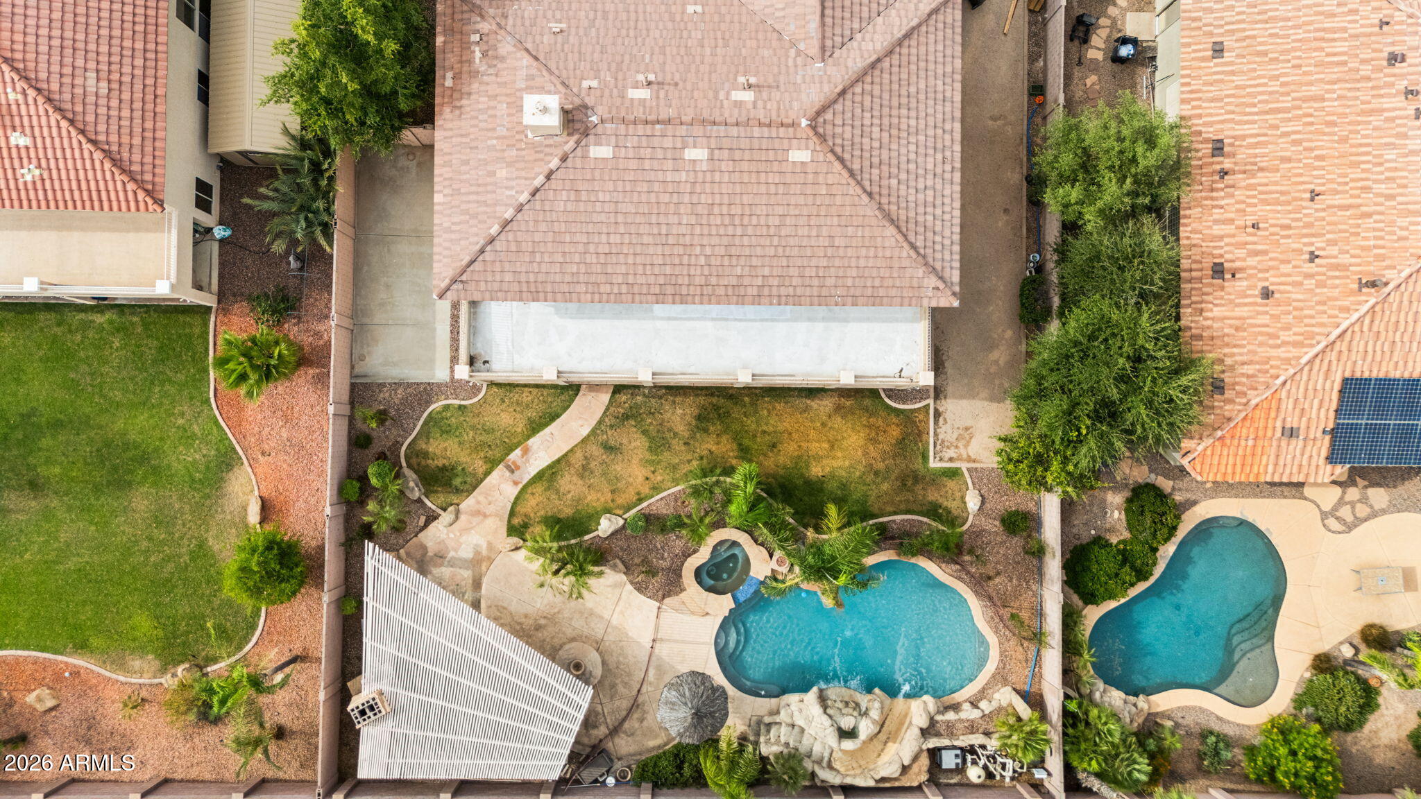 935 E SAN CARLOS Way