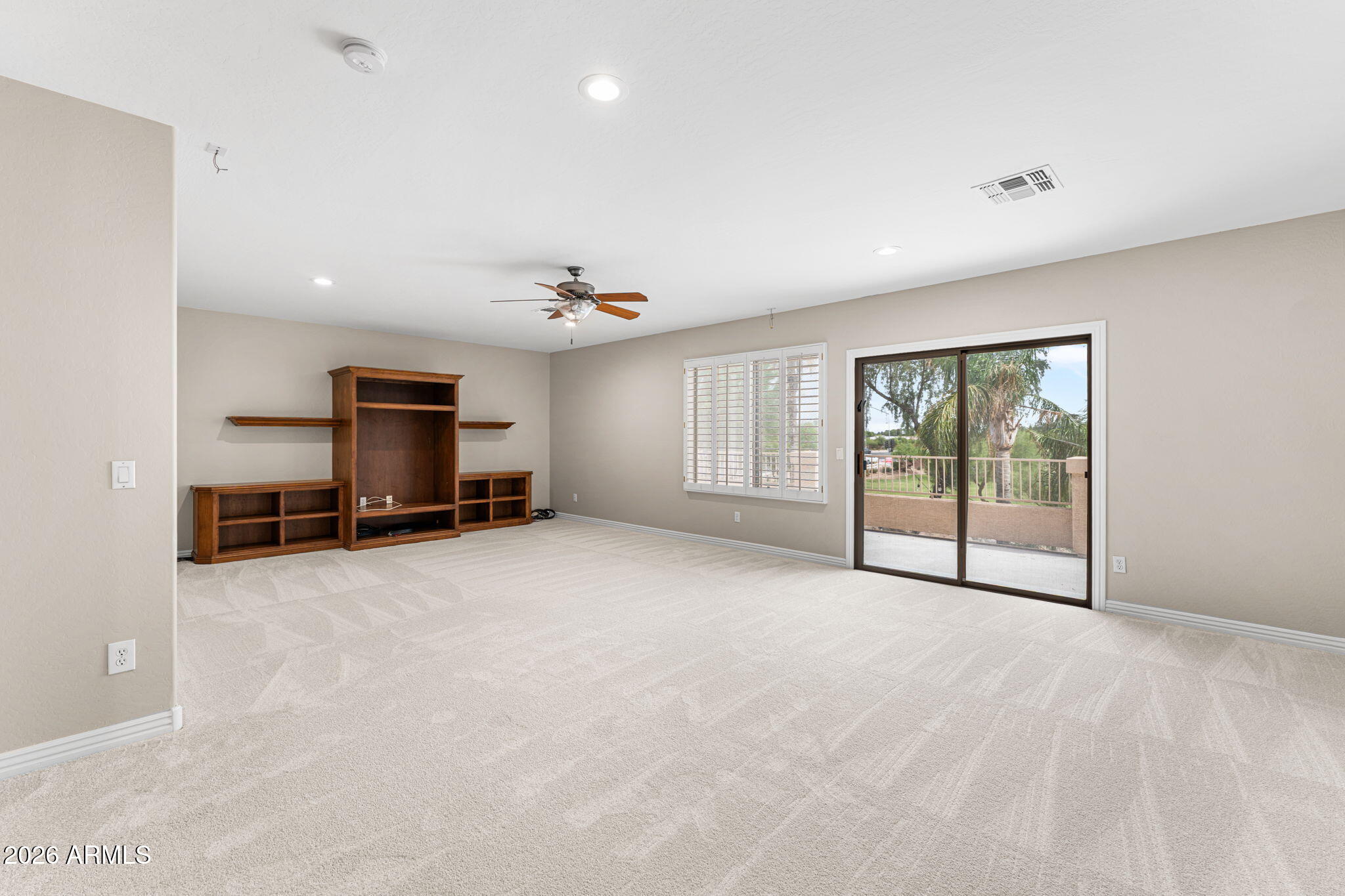 935 E SAN CARLOS Way