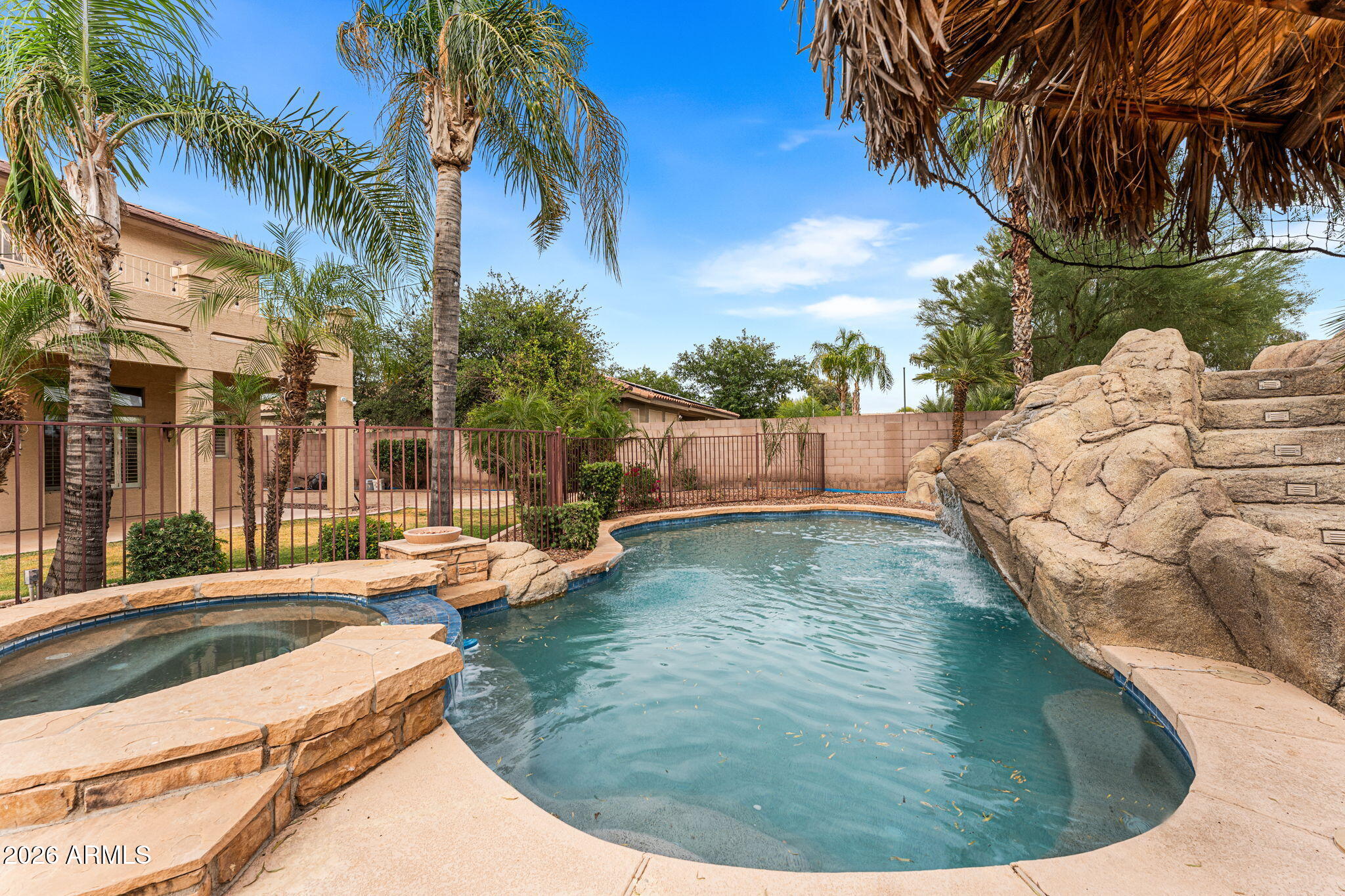935 E SAN CARLOS Way