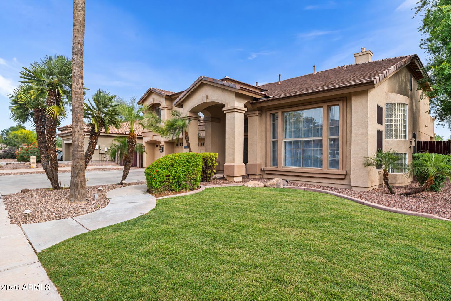 935 E SAN CARLOS Way