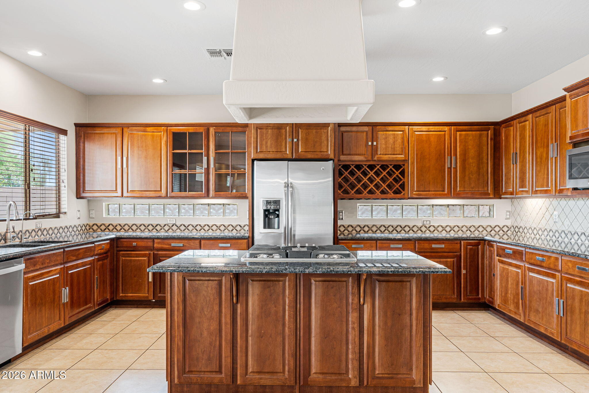 935 E SAN CARLOS Way