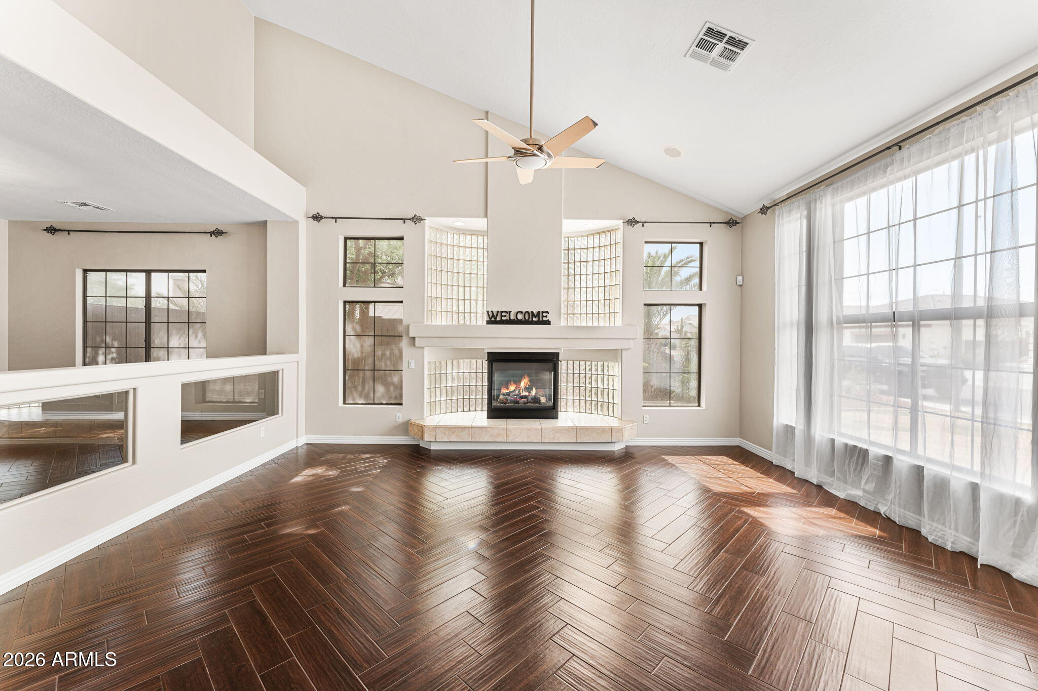 935 E SAN CARLOS Way