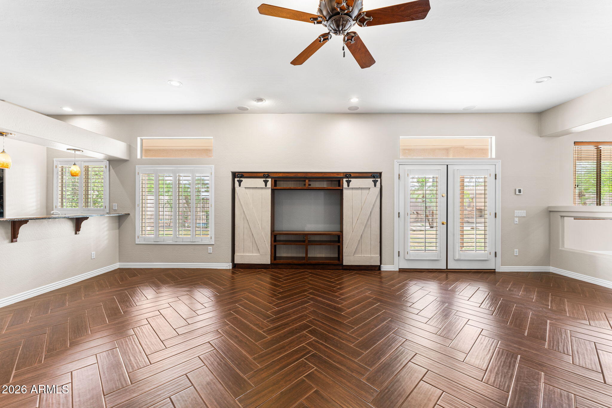 935 E SAN CARLOS Way