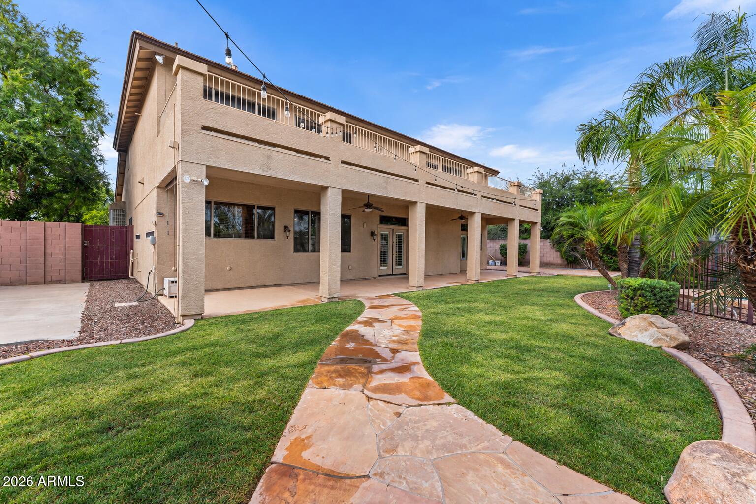 935 E SAN CARLOS Way
