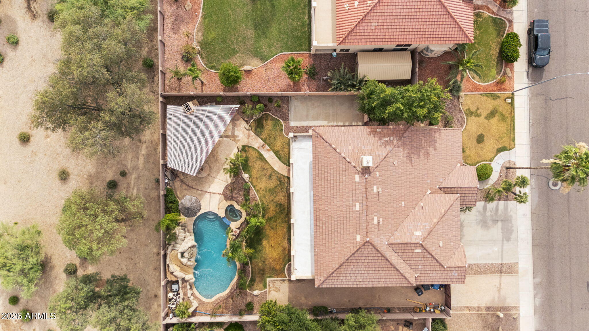 935 E SAN CARLOS Way