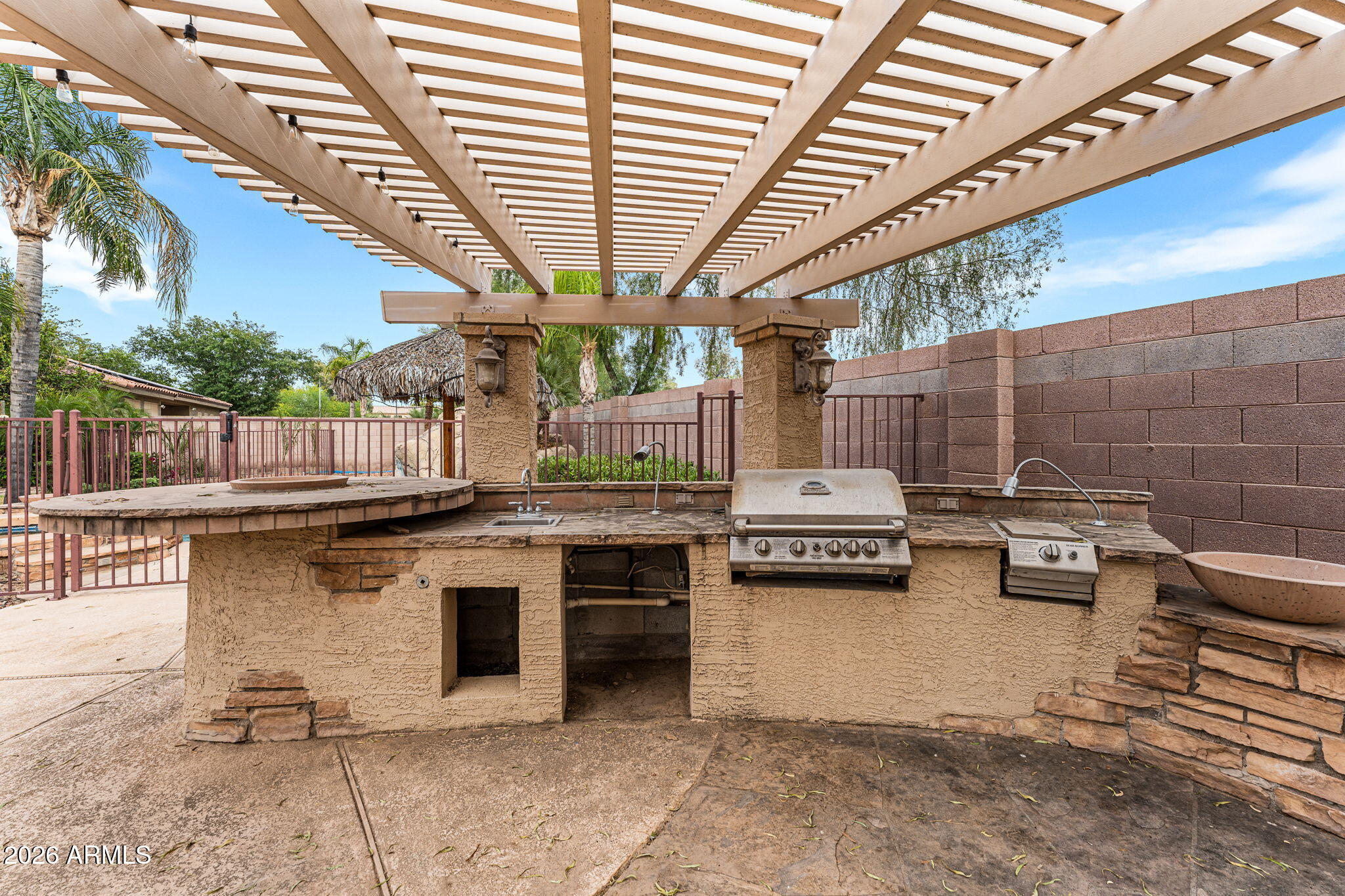 935 E SAN CARLOS Way