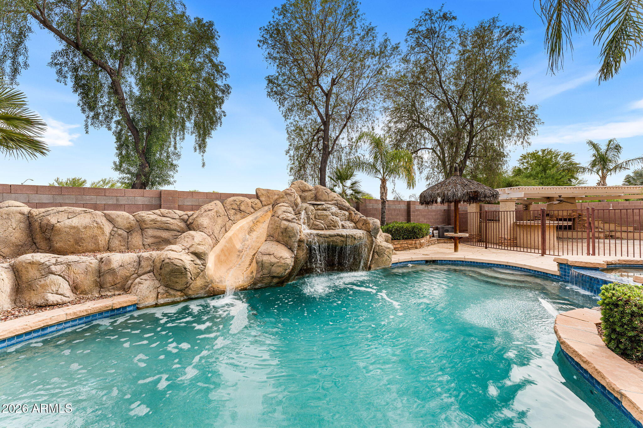 935 E SAN CARLOS Way