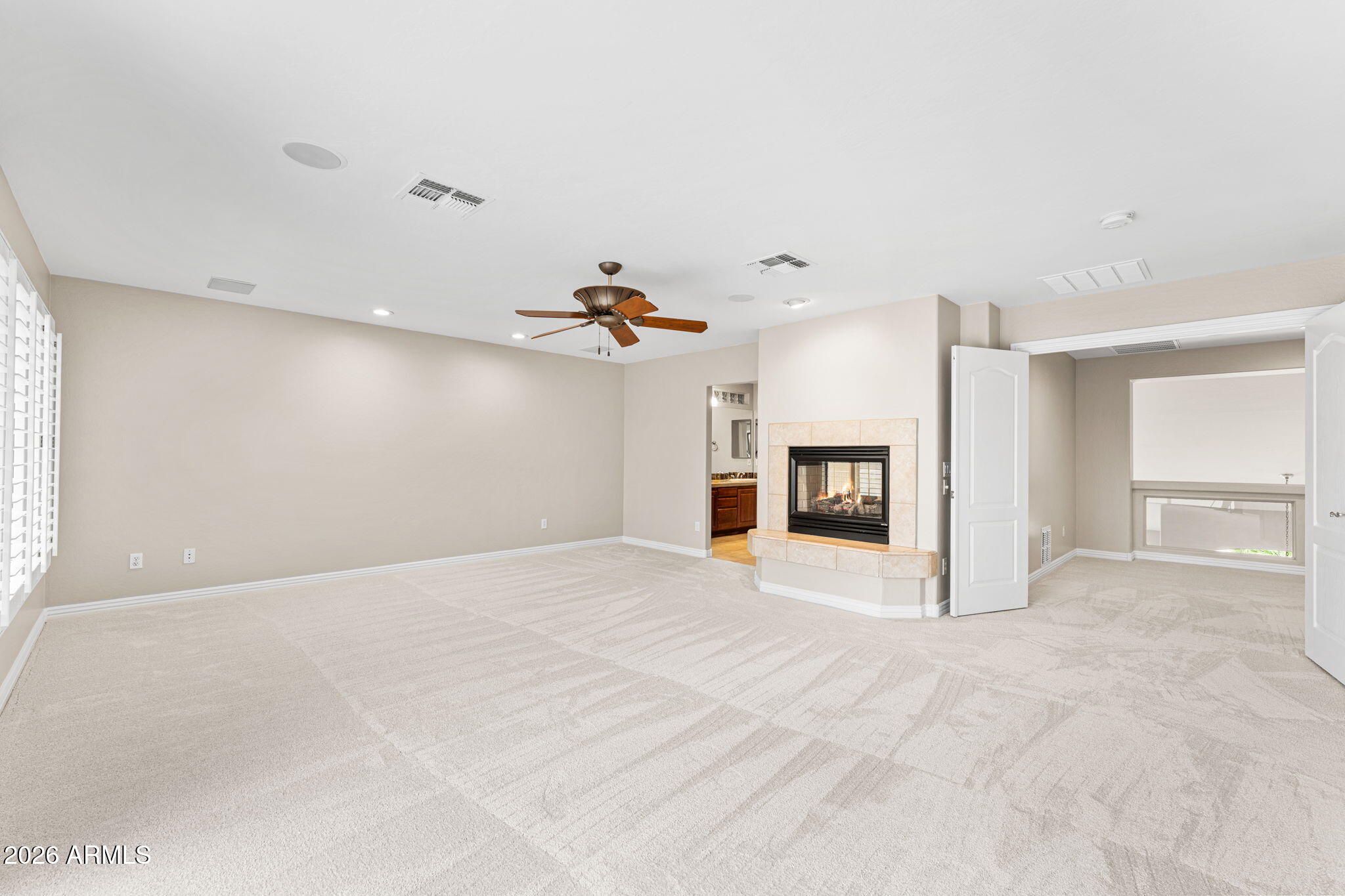 935 E SAN CARLOS Way