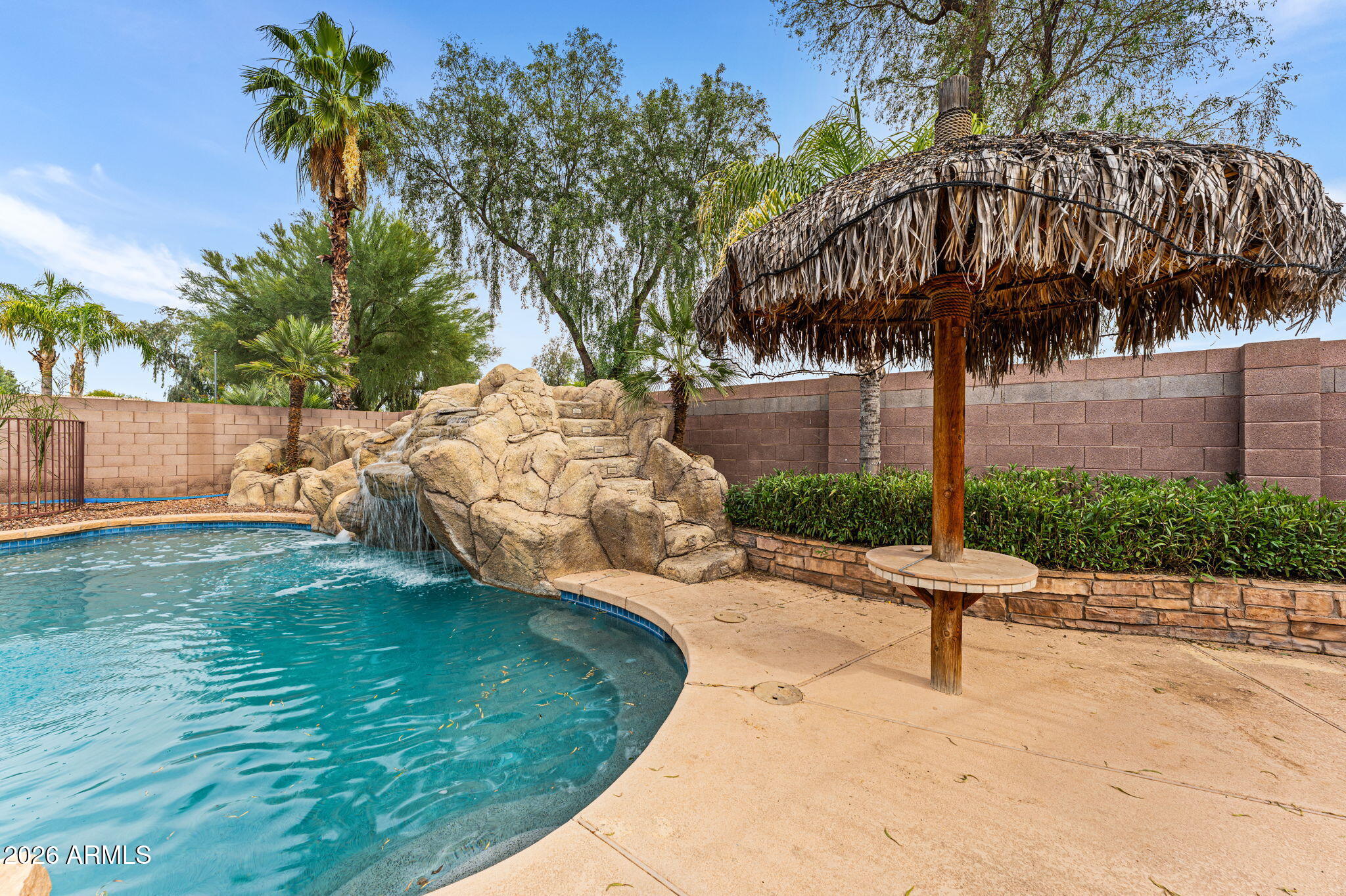 935 E SAN CARLOS Way