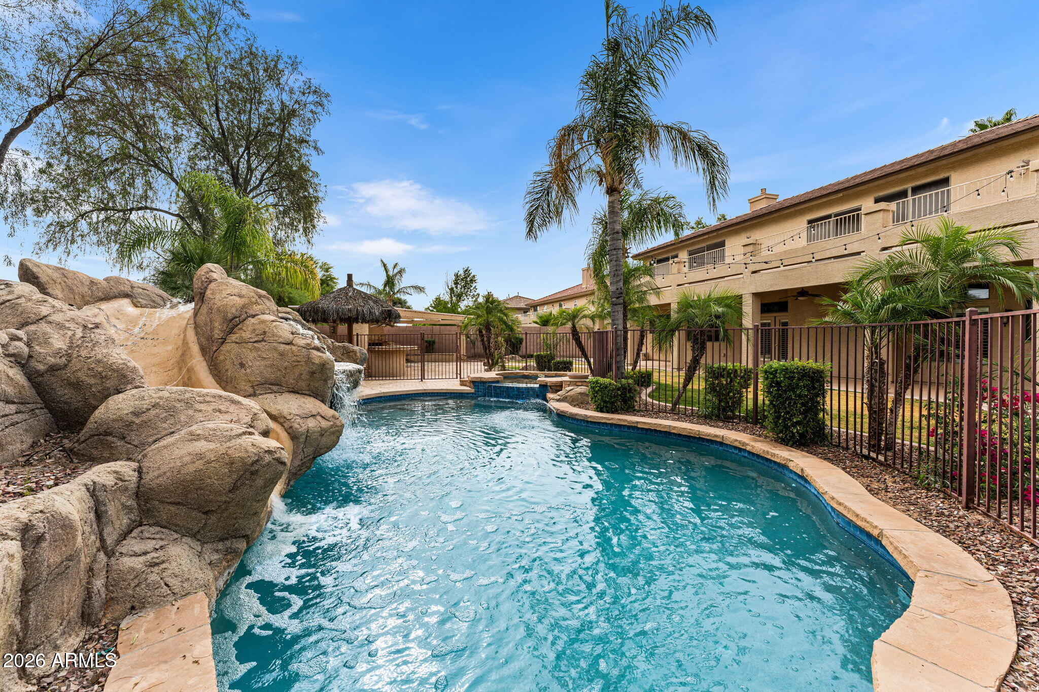 935 E SAN CARLOS Way