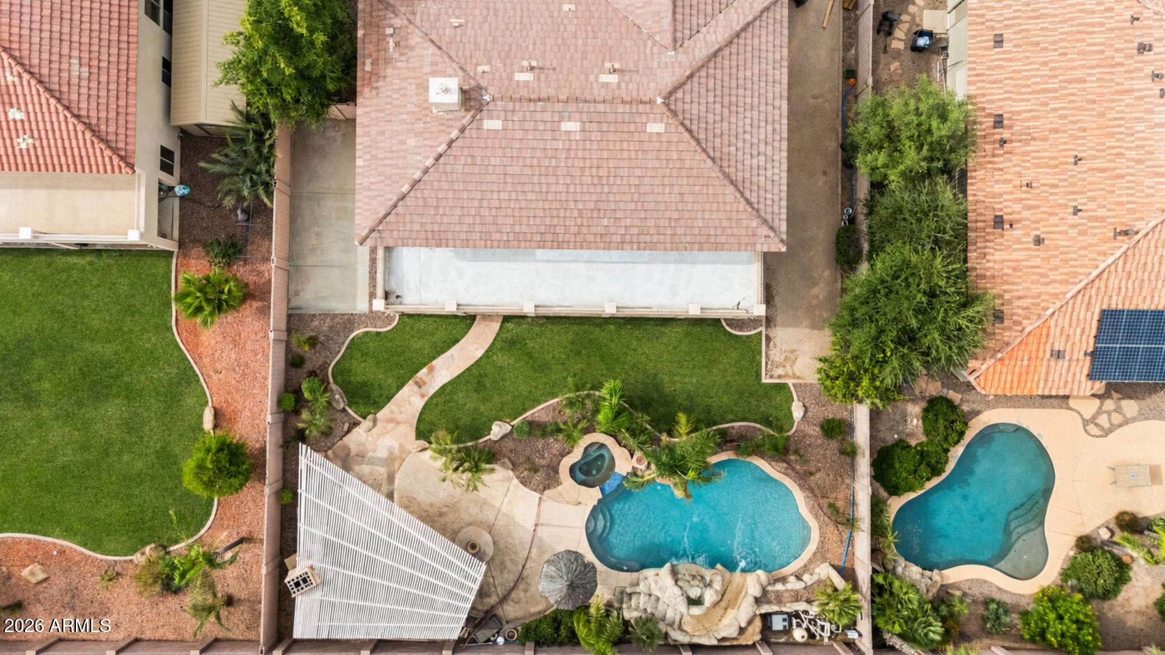 935 E SAN CARLOS Way