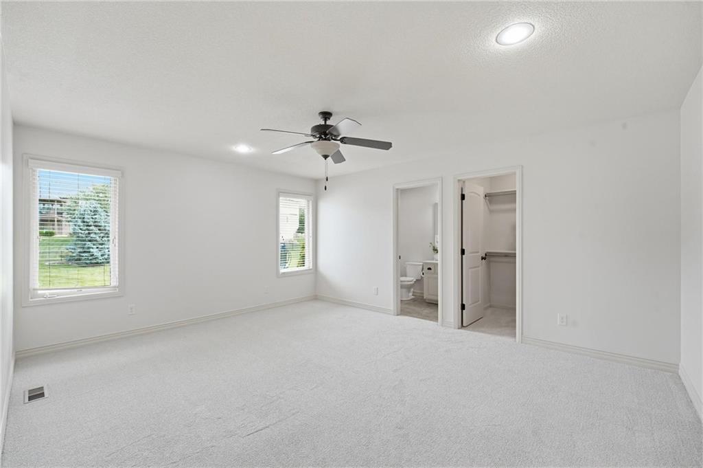 324 NW Thoreau Circle