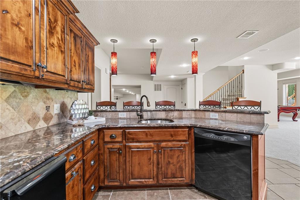 324 NW Thoreau Circle