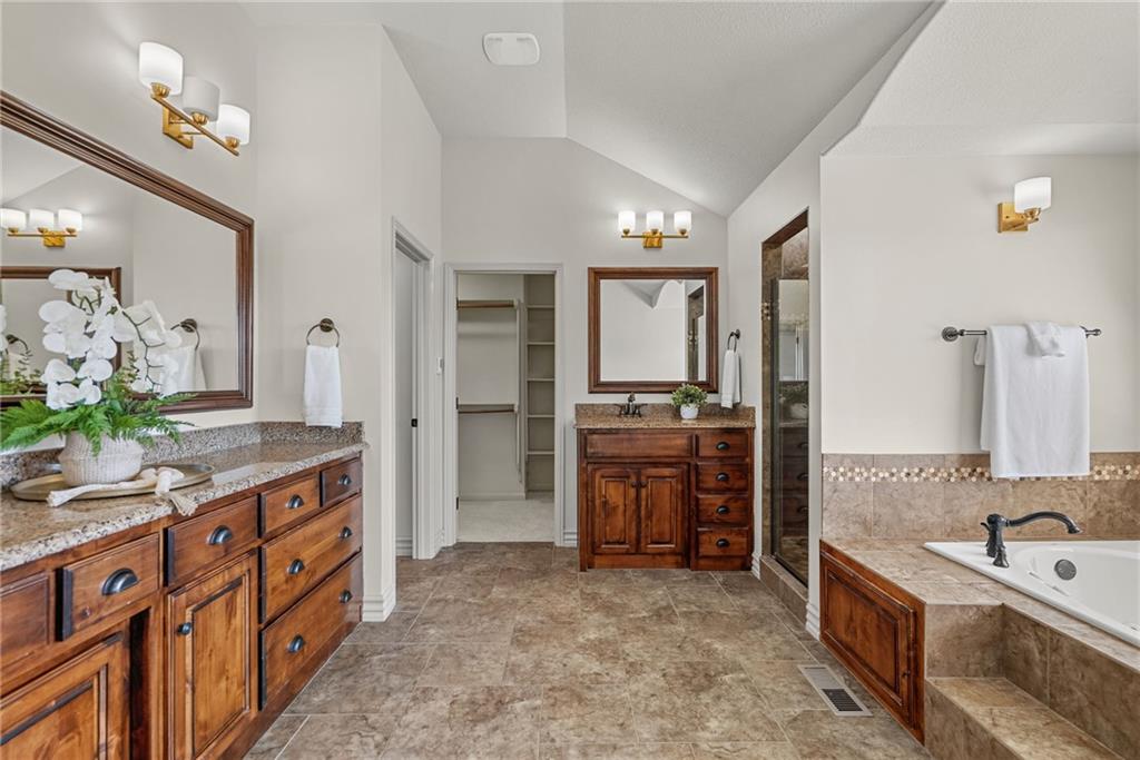 324 NW Thoreau Circle