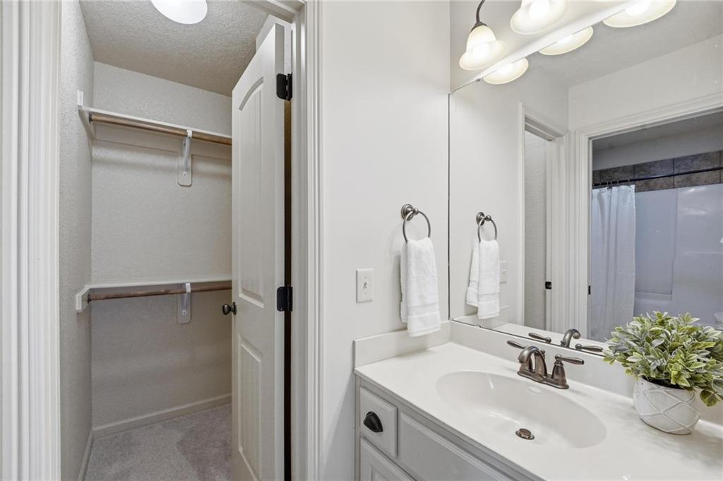 324 NW Thoreau Circle