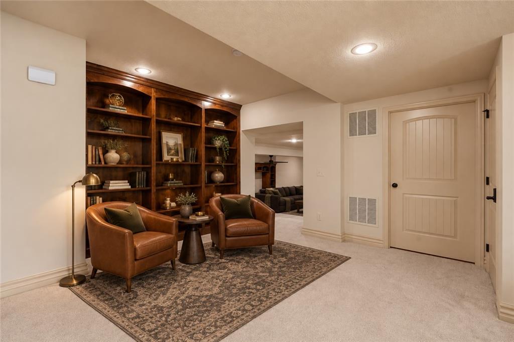 324 NW Thoreau Circle