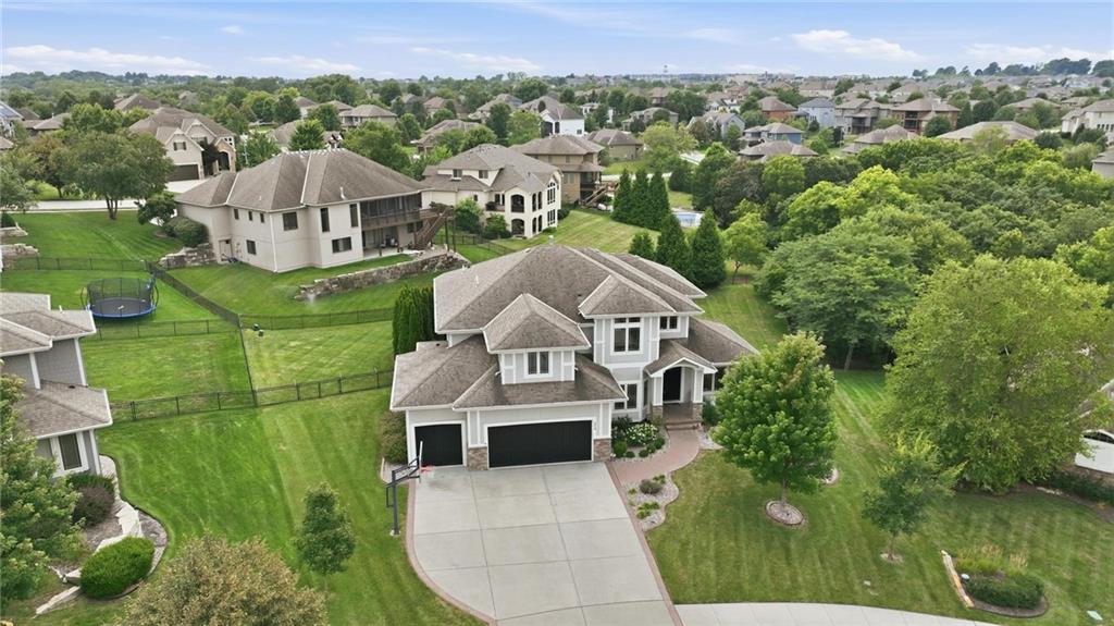 324 NW Thoreau Circle
