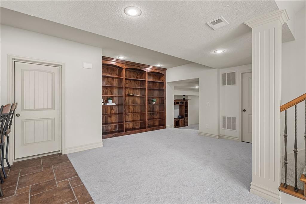 324 NW Thoreau Circle