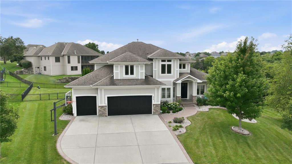 324 NW Thoreau Circle